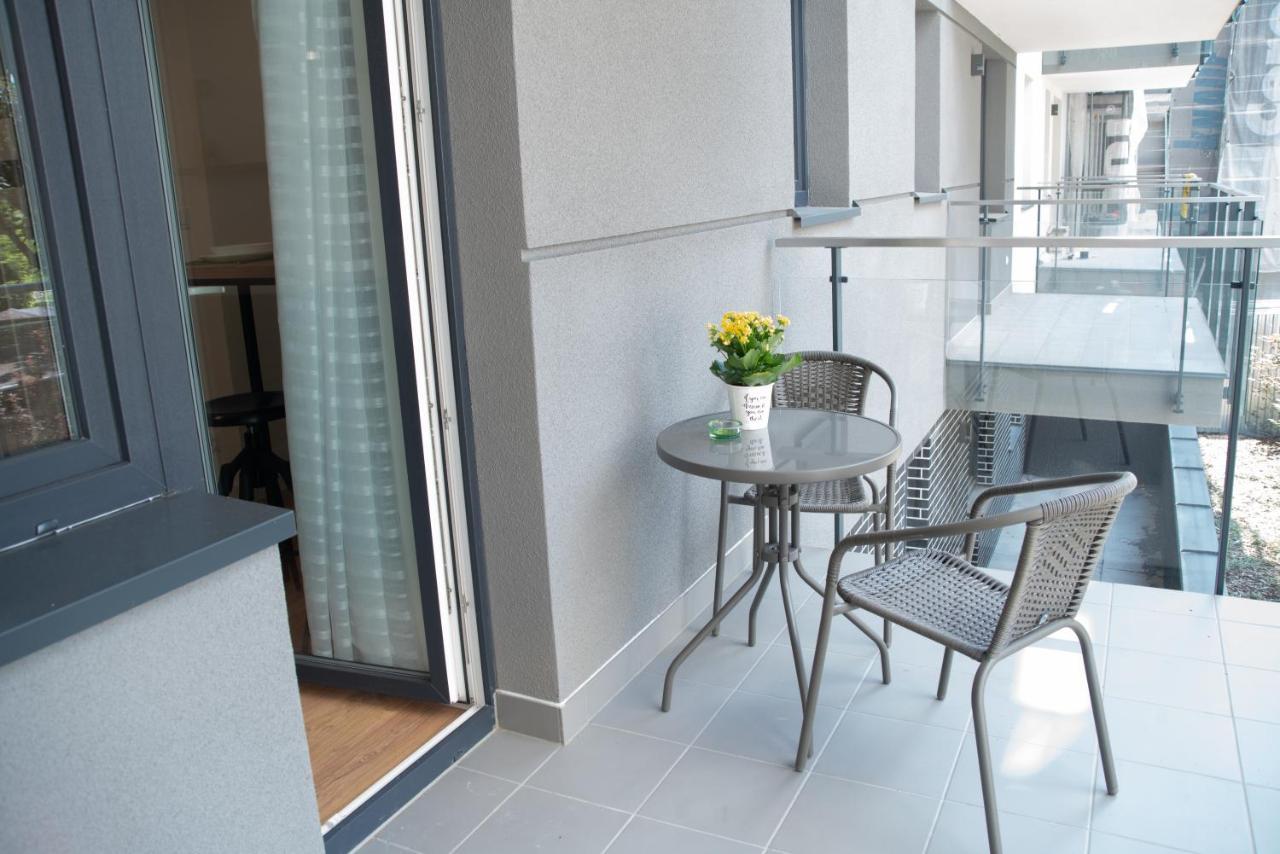- Okrzei Apartment *